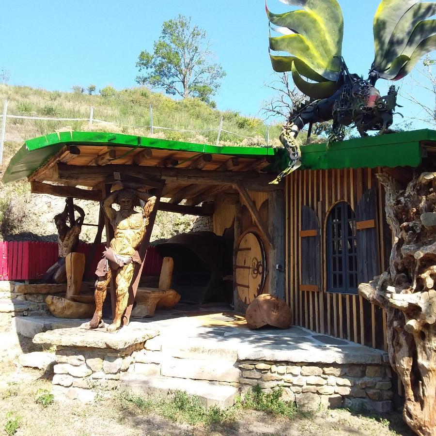Village.insolite Montagny-sur-Grosne Esterno foto