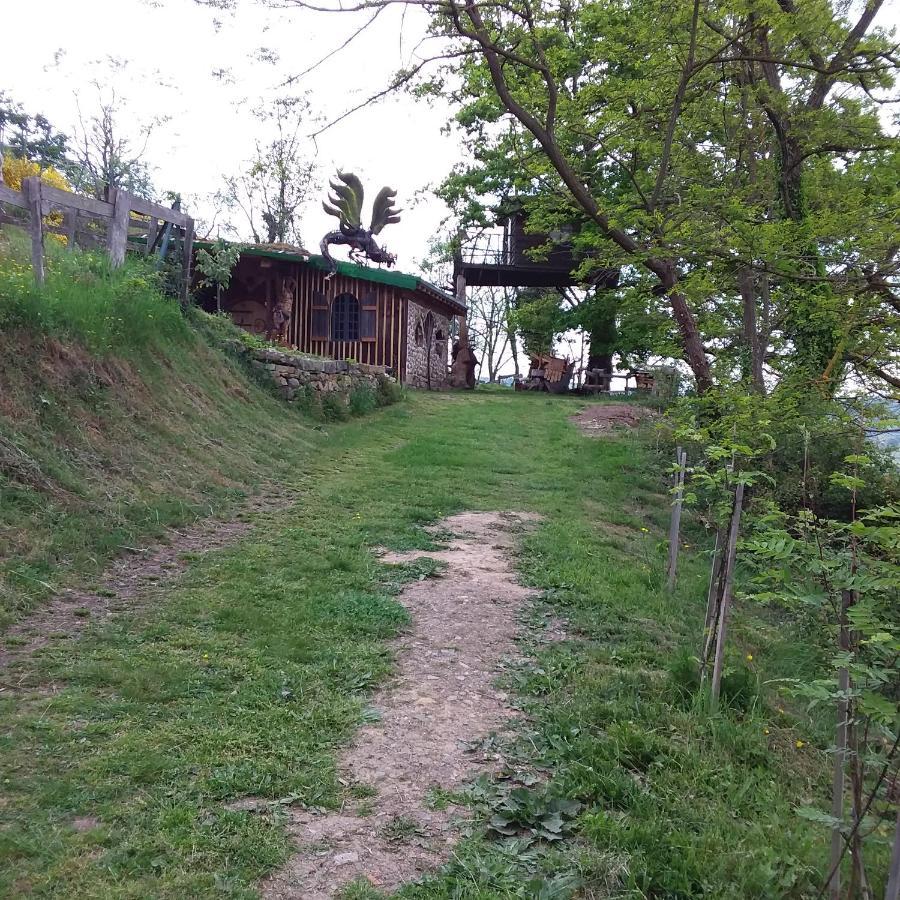Village.insolite Montagny-sur-Grosne Esterno foto