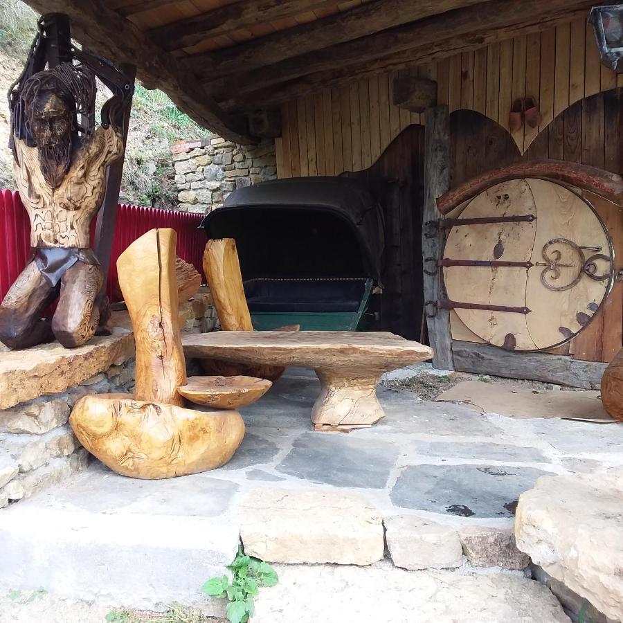 Village.insolite Montagny-sur-Grosne Esterno foto
