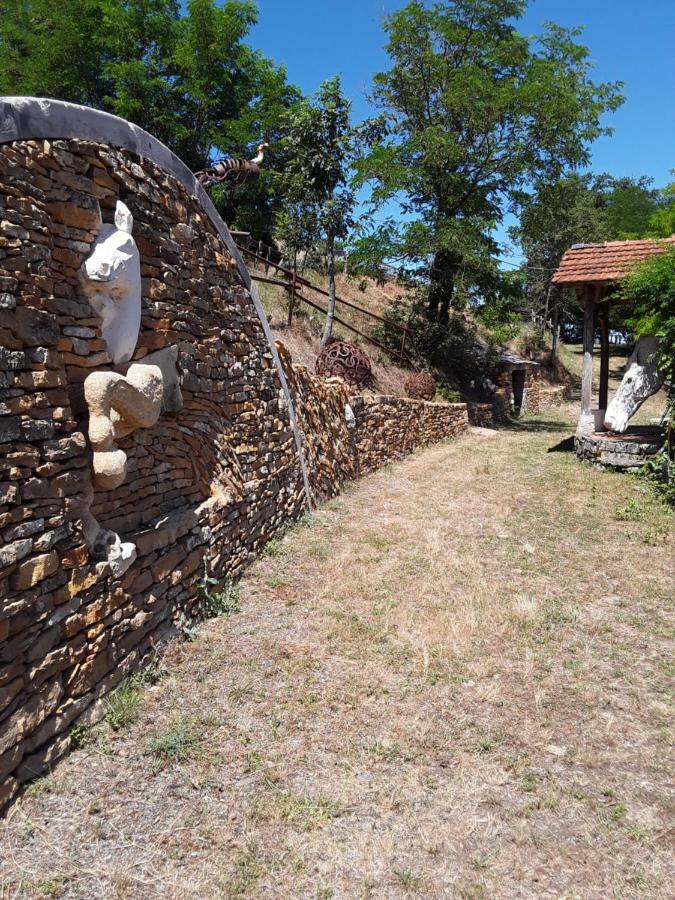 Village.insolite Montagny-sur-Grosne Esterno foto
