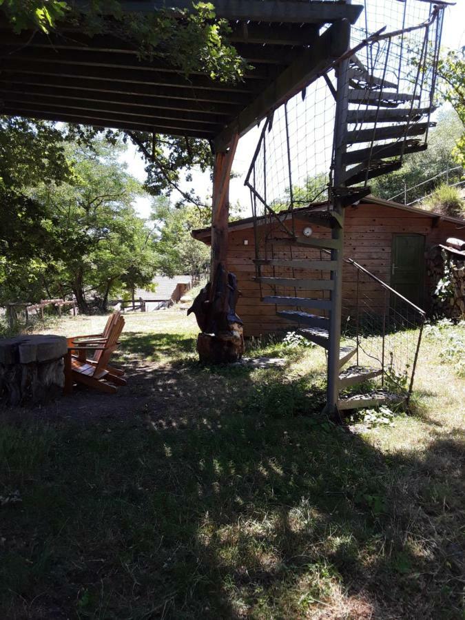 Village.insolite Montagny-sur-Grosne Esterno foto